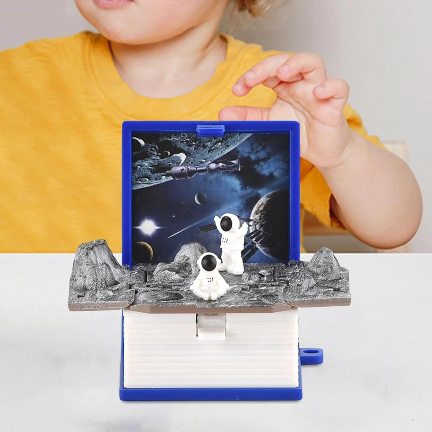 3D Foldable Educational Space Man Keychain - Image 2
