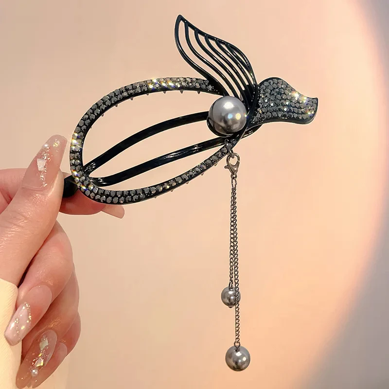 Elegant Pearl Tassel Hair Clip - Image 4