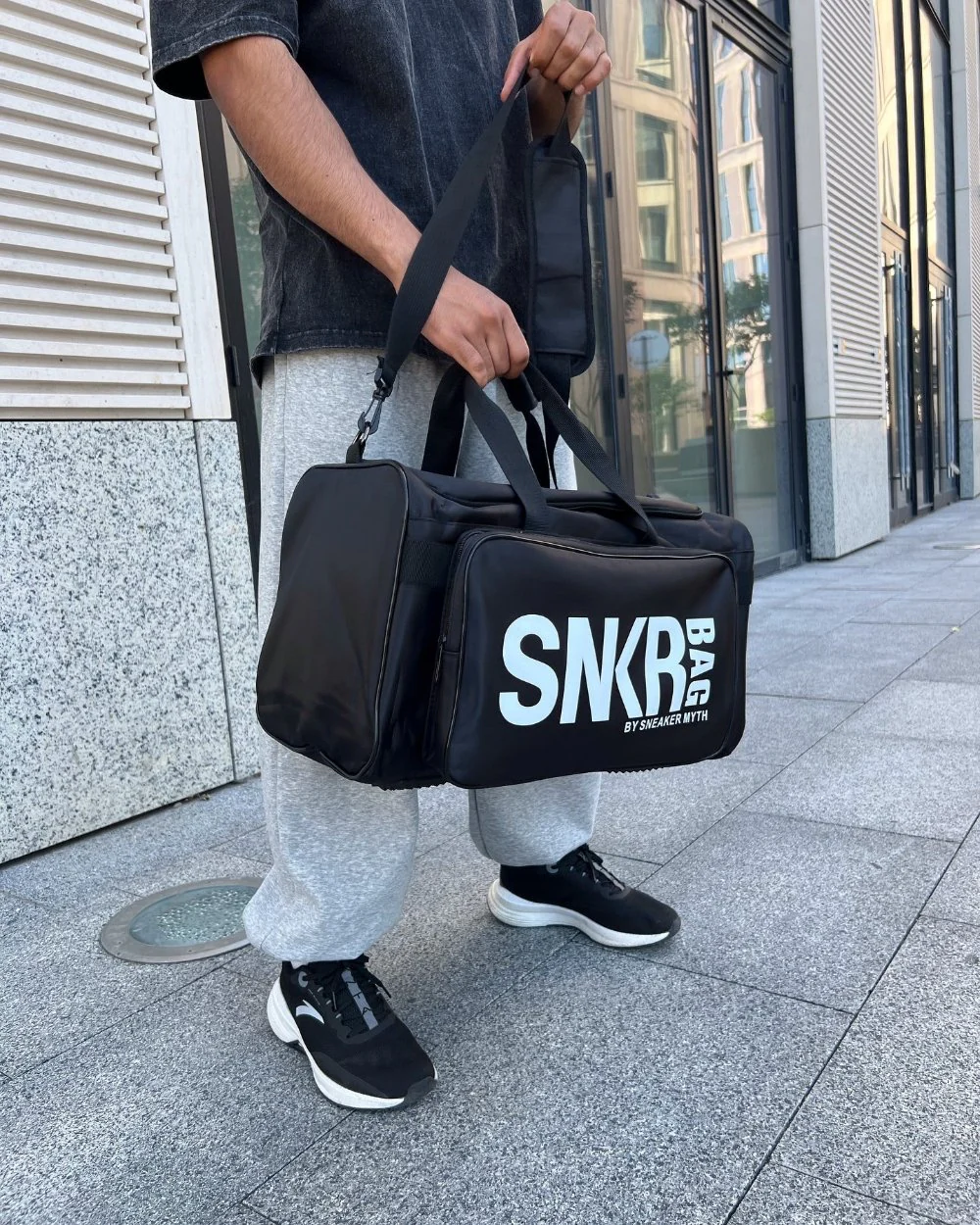 Multifunctional Sports Handbag - Image 4