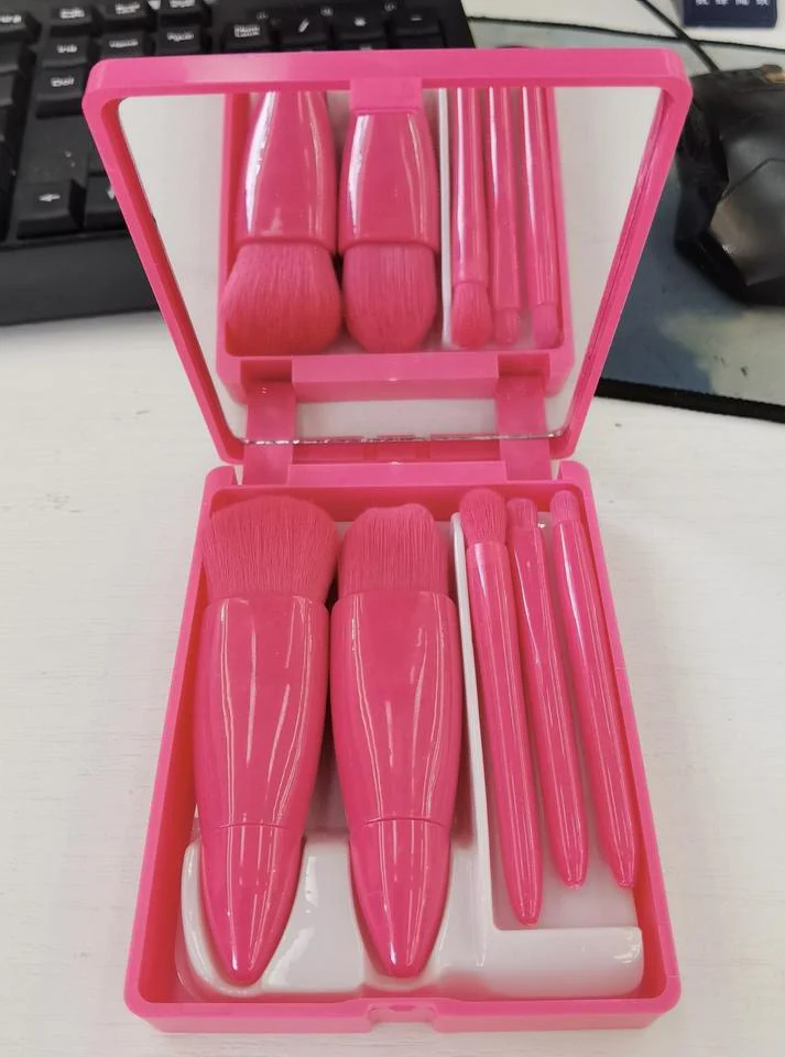Portable Cosmetic Brush With Mirror - Image 3