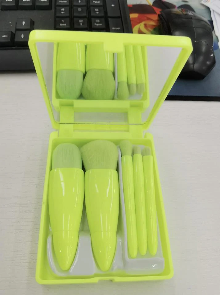 Portable Cosmetic Brush With Mirror - Image 4