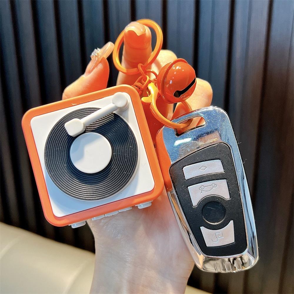 Vintage Mini Turntable Music Speaker - Image 4