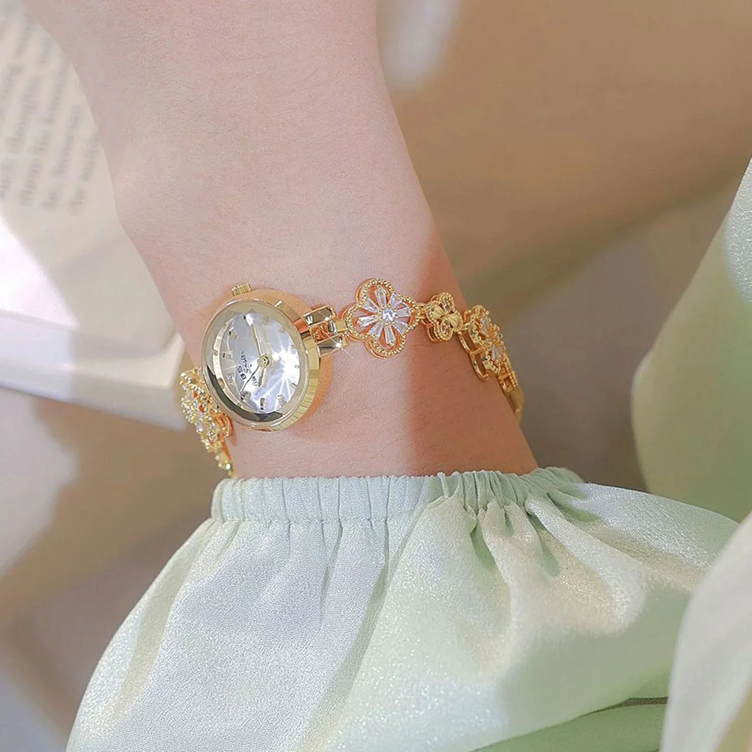 Women Luxury Diamond Shape Wristwatch - Image 2