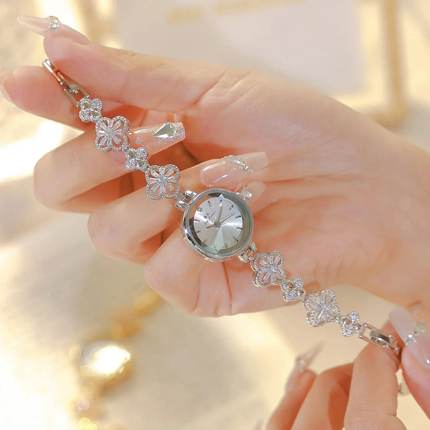 Women Luxury Diamond Shape Wristwatch - Image 3